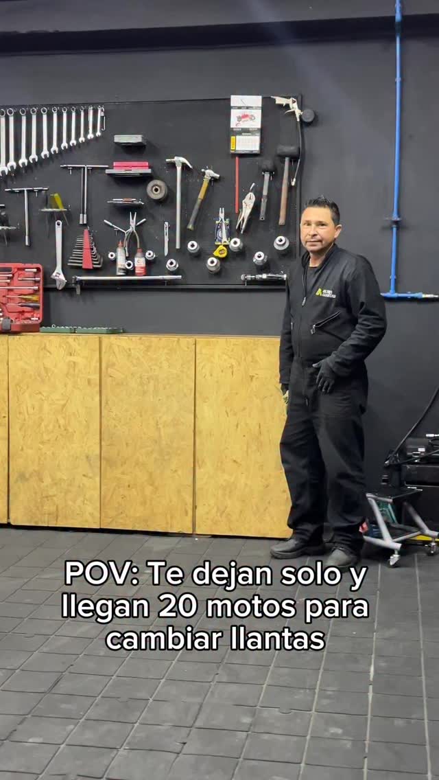 Cositas que a veces pasan en Ultrallantas. 😂

Recuerden que contamos con un amplio catálogo de llantas, e indumentaria premium disponible y bajo pedido, los esperamos en casa. ✍🏻

#viral #moto #llantas #bike #bogota