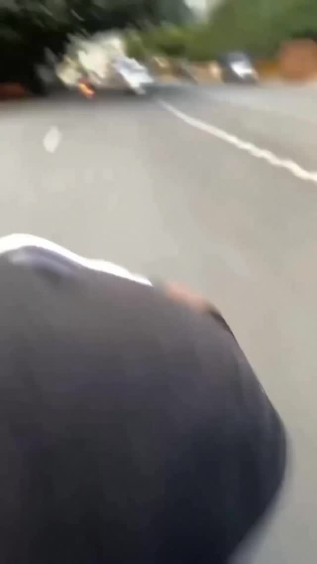 Así los equipamos aquí en Ultrallantas. ✍🏻

🪖 Alpinestars Supertech R10 Arius
ADN de competición, máxima seguridad y aerodinámica de alto nivel.

🎧 Cardo Packtalk Edge
Tecnología Mesh 2.0 y conexión magnética Air Mount. Comunicación sin límites.

🥾 Supertech R10 Vented
Soporte estructural y ventilación estratégica. Control total.

🧤 Alpinestars SP-3
Protección en nudillos y enfoque 100% deportivo.

🧥 Alpinestars TSP X Superair
Máximo flujo de aire y protección certificada.

Equípate con lo mejor.

📲 Descubre estas y más referencias en nuestra web o visítanos en nuestro punto físico.
Tu seguridad empieza por tu elección. 🔥

#bike #moto #viral #alpinestarsprotects #supertech